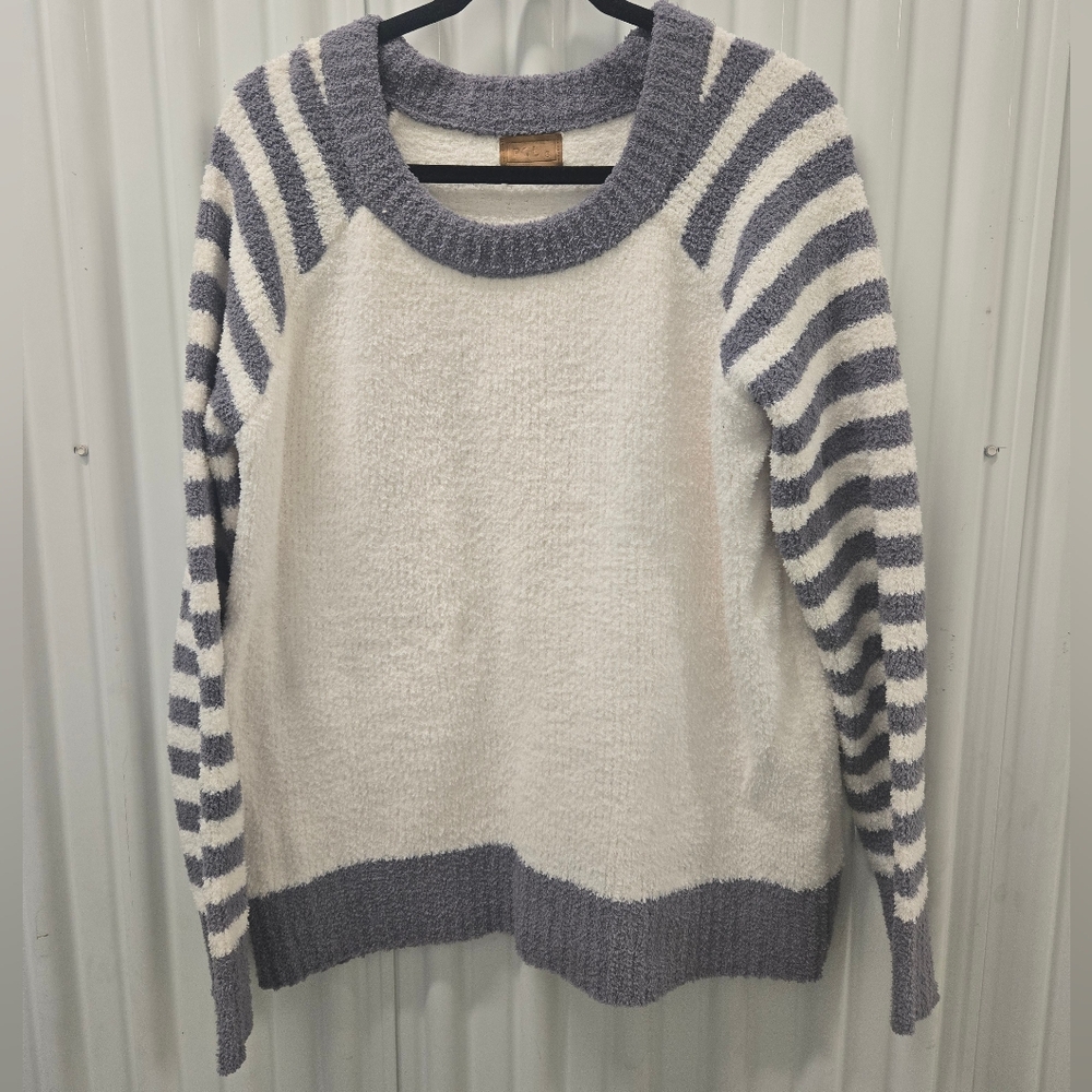 NWOT POL Soft Gray and Cream Knit Sweater SMALL OVERSIZED